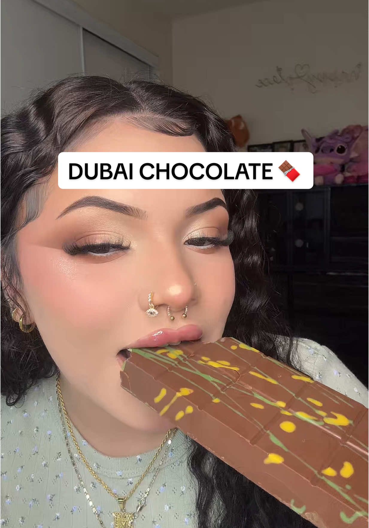 Trying the viral Dubai Chocolate Bar 🍫😋✨ #dubaichocolate #viraldubaichocolate #tiktokshopdubaichocolatebar #dubaichocolate #yummy #foryou 