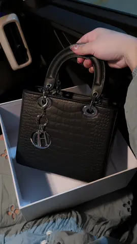 Màu đen về lại ạ#tuixach #tuideocheo #bagin#tuixachbagin #ngohongdiary 