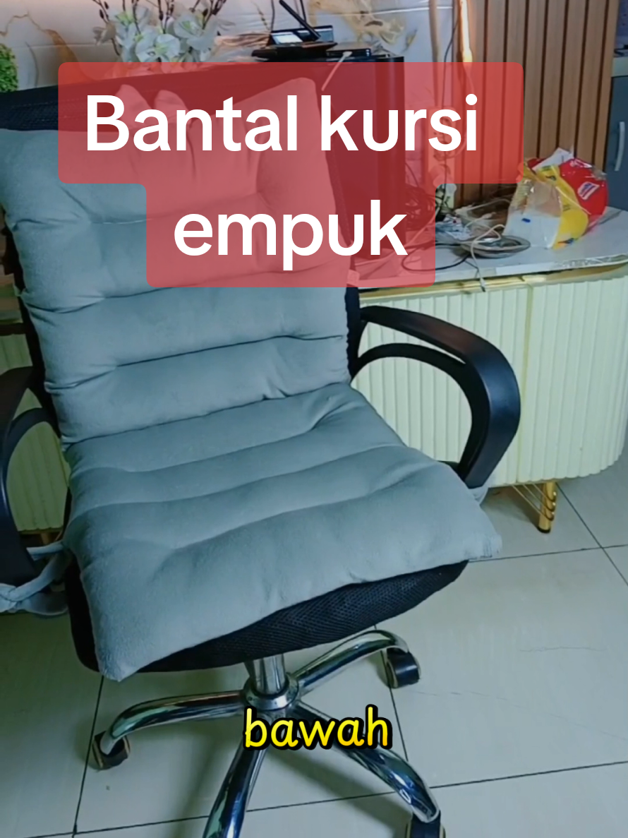 Bantal kursinya tuh empuk bikin nyaman saat di pake duduk.  #bantalkursi  #bantalkursiempuk  #kursikantor 