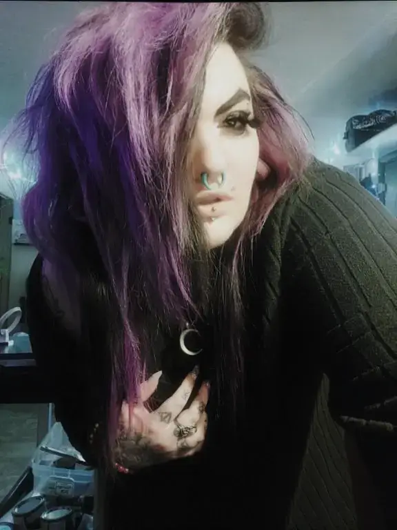 #kenikkie #selfie #alternative #alttiktok #elderemo #emo #stretchedears #pierced #tattooed #lgbtq #wlw #girlswholikegirls #stretchedseptum #purplehair 