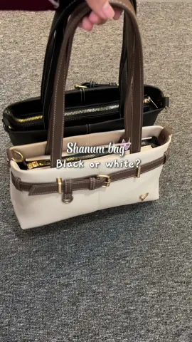 Black or white nihh??🫵🏻 #tasshoulder #shoulderbag #taskekinian #tasremaja #taslokal #taslokalpremium 