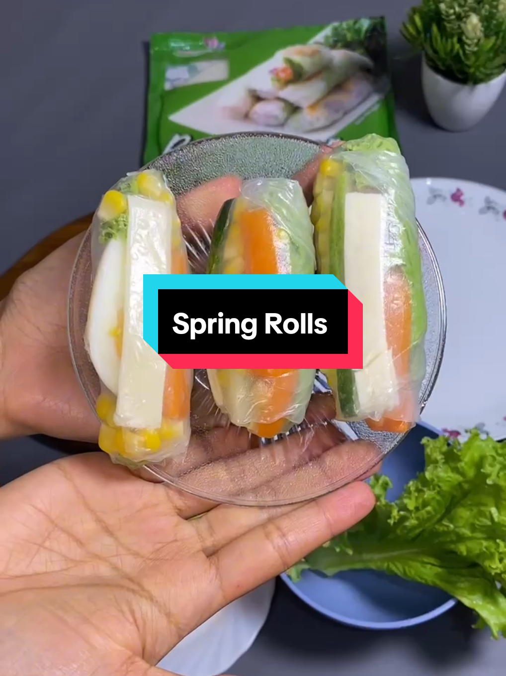 Bisa jadi ide jualan makanan sehat nih gaissss 🥰 Buat Ricepaper nya boleh langsung cek keranjang 🫶 #ricepaper #ricepaperhalal #ricepaperbulat #springrolls #saladroll #vietnamroll #idejualan 
