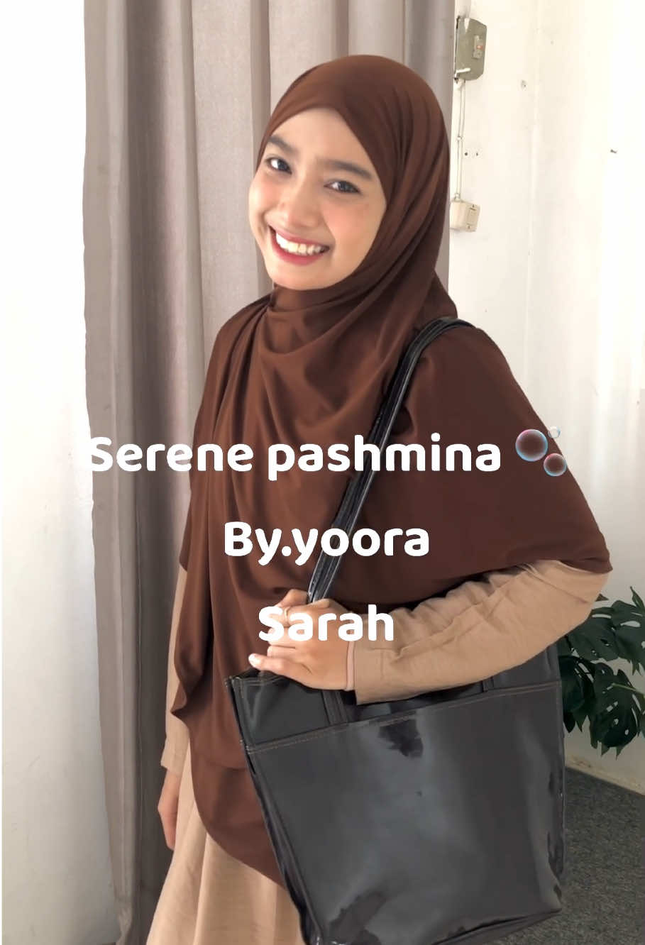 Wajib punya minimal satu pashmina Serena, bener” bahannya flowy dan adem🫶🏻✨🤎#allahummabarik #pashminajersey #pashminasatset 