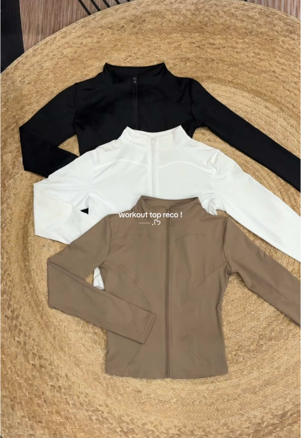 ang ganda talaga neto! 😩✋🏻  #gymjacket #workoutjacket #yogajacket #gymtop #longsleeve #jacketformenandwomen #runningjacket #gymootd #fyp #fyppppppppppppppppppppppp 