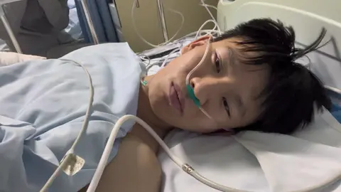 :người ta hỏi anh thế nào là hạnh phúc,anh bắt đầu kể về những ngày tháng có em bên đời