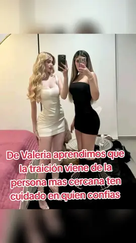 No siempre te ataca un enemigo. A veces te abraza quien más te envidia. Y tú confiando… Contando tus sueños, tus logros, tus planes… Pensando que estaban felices por ti. Pero no. Solo estaban esperando el momento justo para hablar mal de ti, sabotearte o dejarte solo cuando más lo necesitabas. Las peores traiciones no vienen de los desconocidos. Vienen de quienes conocían cada parte de ti… y aun así, eligieron hacerte daño. Y sí… no se justifica para nada haber elegido mal con quién rodearse. Cada quien es responsable de sus decisiones, y hay errores que se pagan caro. Pero la traición… esa es otra historia. Una cosa es equivocarte. Y otra muy distinta es que alguien que te decía “amigo” te entregue. Que te use. Que te ponga en riesgo. Que se aproveche de tu confianza. Porque una amistad verdadera no se convierte en puñalada, aunque no estés de acuerdo con lo que el otro hace. La lealtad no se mide por la perfección del otro, sino por quién eres tú cuando nadie te ve. Y eso es lo que duele: no lo que pasó… sino quién lo hizo. Porque no duele que te falle un desconocido. Duele que te falle alguien a quien le contaste todo. Alguien que sabía dónde dolía… y aun así, te soltó justo ahí. Hay “amigos” que no soportan verte bien. Que te rodean no para apoyarte, sino para ver en qué momento te caes. Y lo peor es que no lo notas. Porque se ríen contigo, te escriben, te mandan regalos… pero por dentro llevan algo que no se ve: envidia. Esa envidia silenciosa, que se disfraza de cariño, que te aplaude con desgano, y que cuando te pasa algo malo, solo dice: “yo ya lo veía venir.” Moraleja: Cuida con quién compartes tus sueños. Con quién compartes tus pasos, tus secretos y tu confianza. Porque no todos los que te rodean quieren verte volar. Algunos solo se acercan… para cortarte las alas. Cuida tu luz. Cuida tu entorno. Y sobre todo… no ignores esas corazonadas que tanto has intentado callar. Porque el verdadero golpe… no siempre viene de enfrente. A veces llega por la espalda… y con una sonrisa. Por favor tener cuidado con quién cuentas tus problemas, logros, anhelos 😢😢😢😢😢😢#amigostracioneros #justiciaparadebani #JusticiaParaValeria #abogadaentiktok 