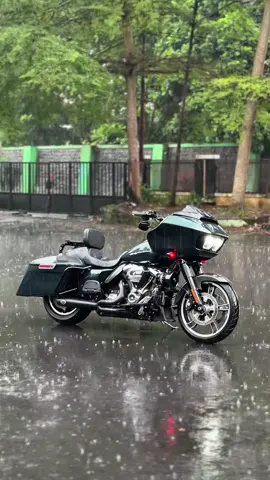 ROAD GLIDE 2017 M8 Performance Bagger 🔥 Odo 13.xxx Slow Going Spakbor depan karbon Windshield CVO Sirine Strobo Knalpot S&S Riser nicecnc Stang Pazoma Handgrip Arlenness Dash console Bagger Backrest Speaker 4 titik Ban D/B Tebal 80% Oli Primeri baru Oli mesin baru Engine Guard Penahan panas paha Floorboard Saddlebag Guard Cover Engine Lokasi Salatiga