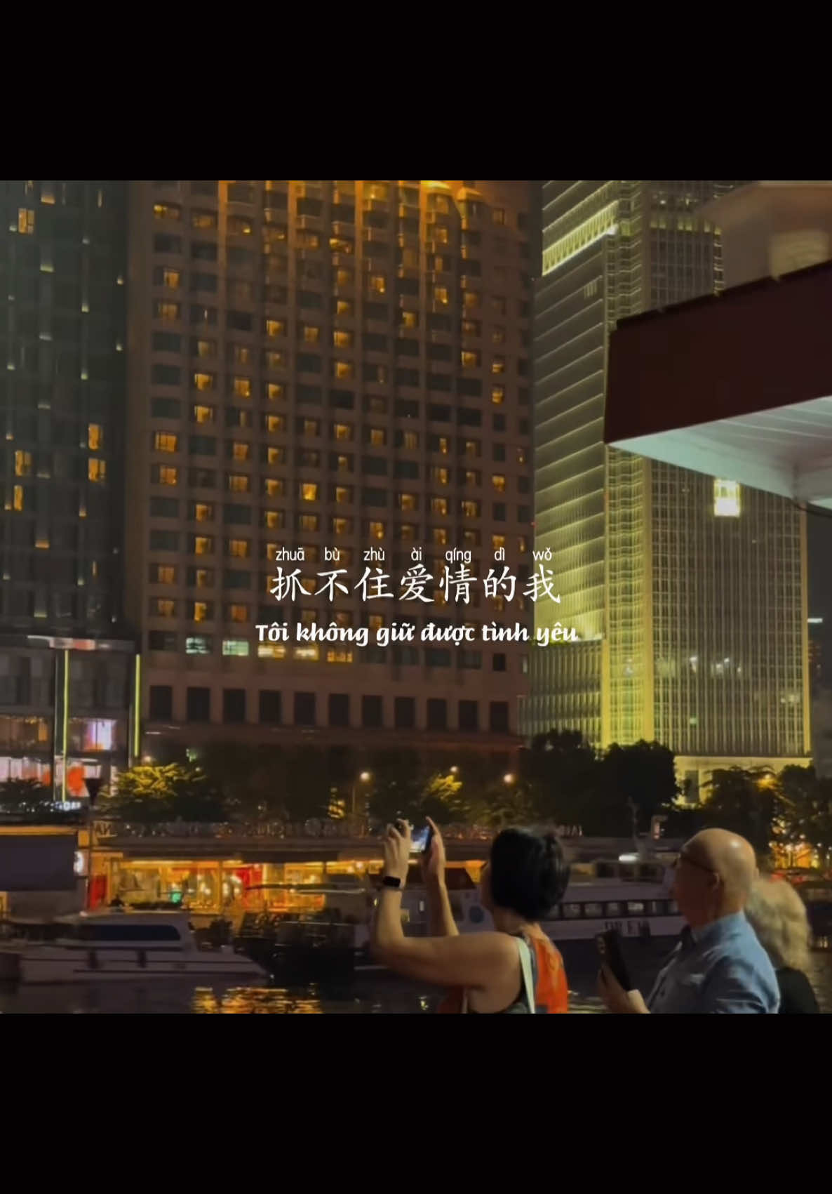 曾经以为，两个人相爱就能走到最后。后来才明白，爱不够深的时候，连再见都说得如此轻. Từng nghĩ rằng chỉ cần yêu nhau là có thể đi đến cuối cùng. Về sau mới hiểu, khi tình chưa đủ sâu, thì cả lời tạm biệt cũng nhẹ tênh đến lạ. @Tina Nguyễn @Mie  #单身情歌 #bantinhcadoncoi #tinhdoncoi #lyrics #nhactrung #nhactrungquoc #nhachaymoingay #douyin #fyp #nmiex #nhac8x9x #nhacxua 
