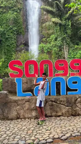 Artise songgolangit hp ne ws anyar cah ora gowo kayu maneh😭 hayo ngaku kancane sopo iki jal tag bocahe😭🤣 #fyp #fypage #jepara #jeparahits #wisatajepara #songgolangit #airterjun #airterjunsonggolangit #xyzbca 