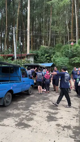 Agendakan liburan buat kantornya atau keluarga. seru seruan di Rafting sungai palayangan  📍Alam Singkur beralamat di jln. Rahong, Kec. Pangalengan, Kabupaten Bandung, Jawa Barat 40378 Soo tunggu apalagi ? Segera rencanakan liburan kalian bersama kami  📌Reservasi & Booking  📝  DM Admin (alamsingkur_official) 📞 081224856141 (Ridwan Aditiya) Liburan sekarang yu, kalo ngga sekarang kapan lagi😉 #alamsingkur_official  #infobandung  #wisatabandung 