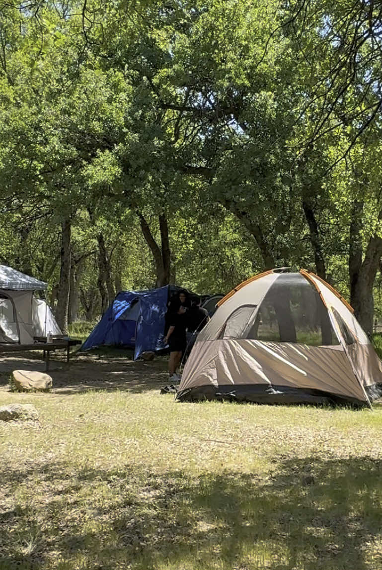 Te gustaría acampar por solamente 5 dólares y si reservación?    Oak Flat Campground.  📍 Forest Service, Golden State Hwy, Rd 6N46, Castaic, CA 91384.  Camping ideas. 💡. #viajando_ala_naturaleza #EcoFriendly #TikTokLearningCampaign #travel #placetovisit #outdooractivities #camping #campingideas #campingtents #campingvibes #campgroundlife #campground #castaic #castaiccalifornia #oakflatcampground #firstcomefirstserve 