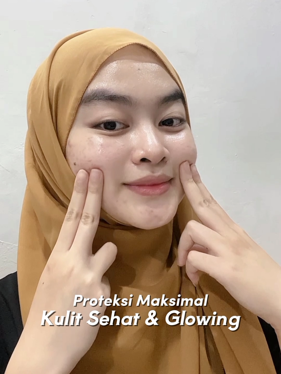 Sunscreen yang bikin glowing juga? Fix sunscreen @reglowindonesia.id   ini jawabannya !! Proteksi maksimal Glowing maksimal, Cobain juga dehh 🌥️✨ #Reglow #ReglowxJM #Handlejobjm #sunscreen #fypage #fypp 