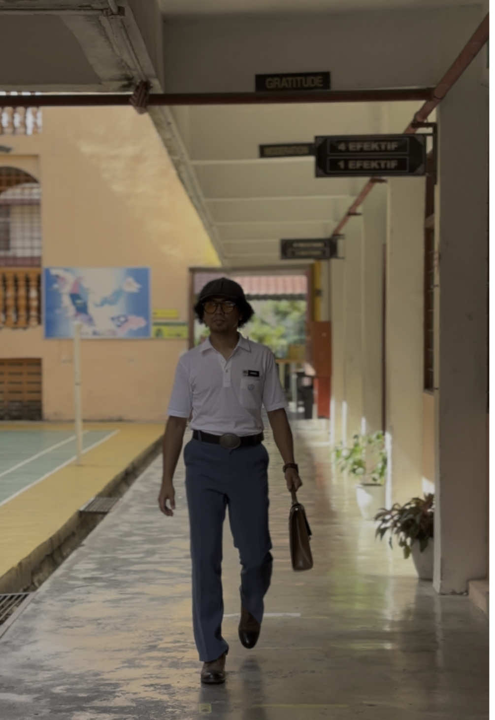Gaya retro 70an.. Hanya ikut tema hari guru peringkat sekolah..  #retro #hariguru2025 #vintage #70an80an #OOTD #cikgusekolah 