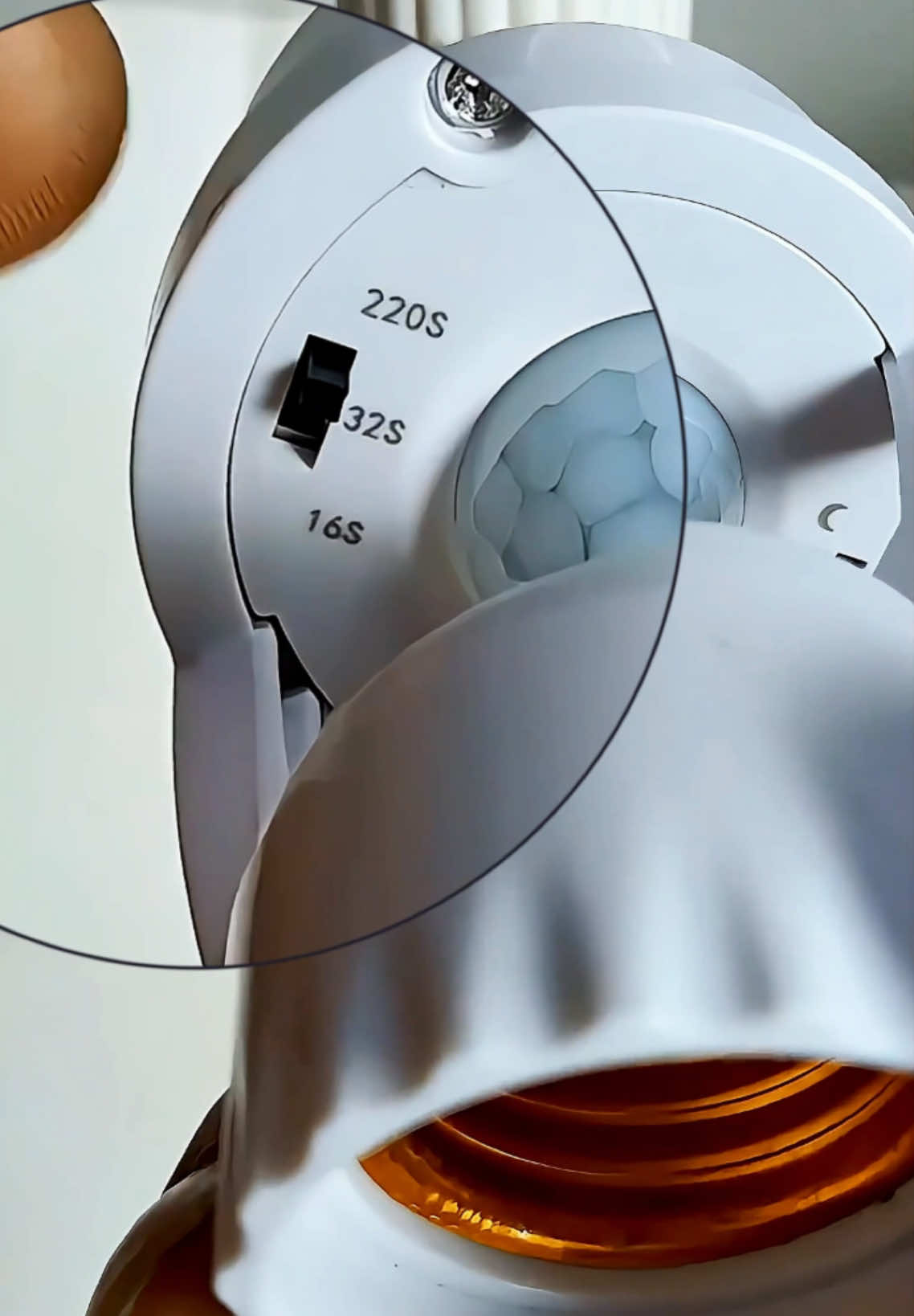 đui đèn cảm biến tự động bật tắt cảm ứng khi có người đi qua #duidencambien #duidencambienchuyendong #duidenthongminh #duidencamung #mê_rì_diu 