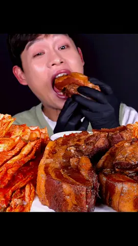 Braised Pork Belly, Kimchi #eatingshow #mukbang #tiktokfood #food #asmrfood #lovelymukbang #koreanfood #pork #kimchi 