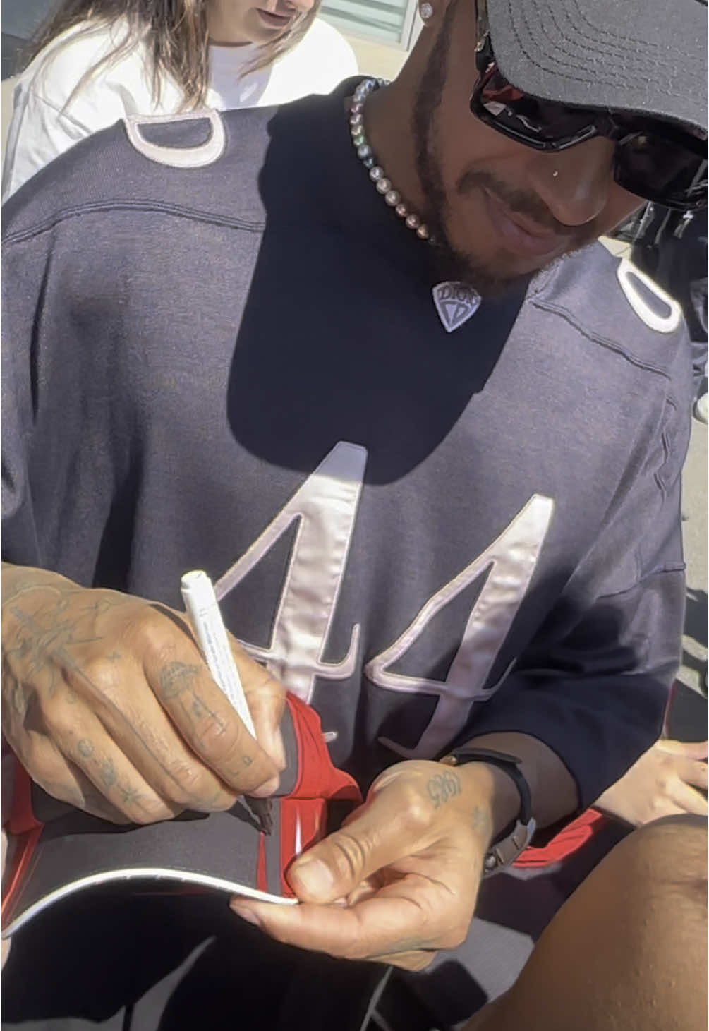 Si può dire che ho il suo autografo? #hamilton #ferrari #formula1 #italy #perte #foruyou 