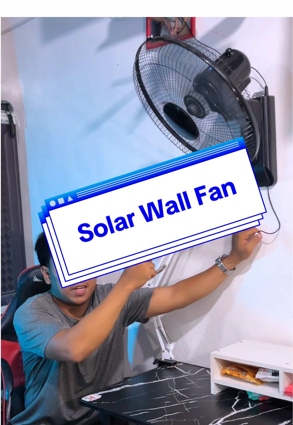 Solar wall fan! solar charging para tipid sa kuryente! Makakaluwag pa sa bahay niyo! Check out mo na yan! #solarwallfan #wallfan #solarfan #solarchargingfan #solarpower #fan #solarelectricfan #foryoupage #foryou #fyp 