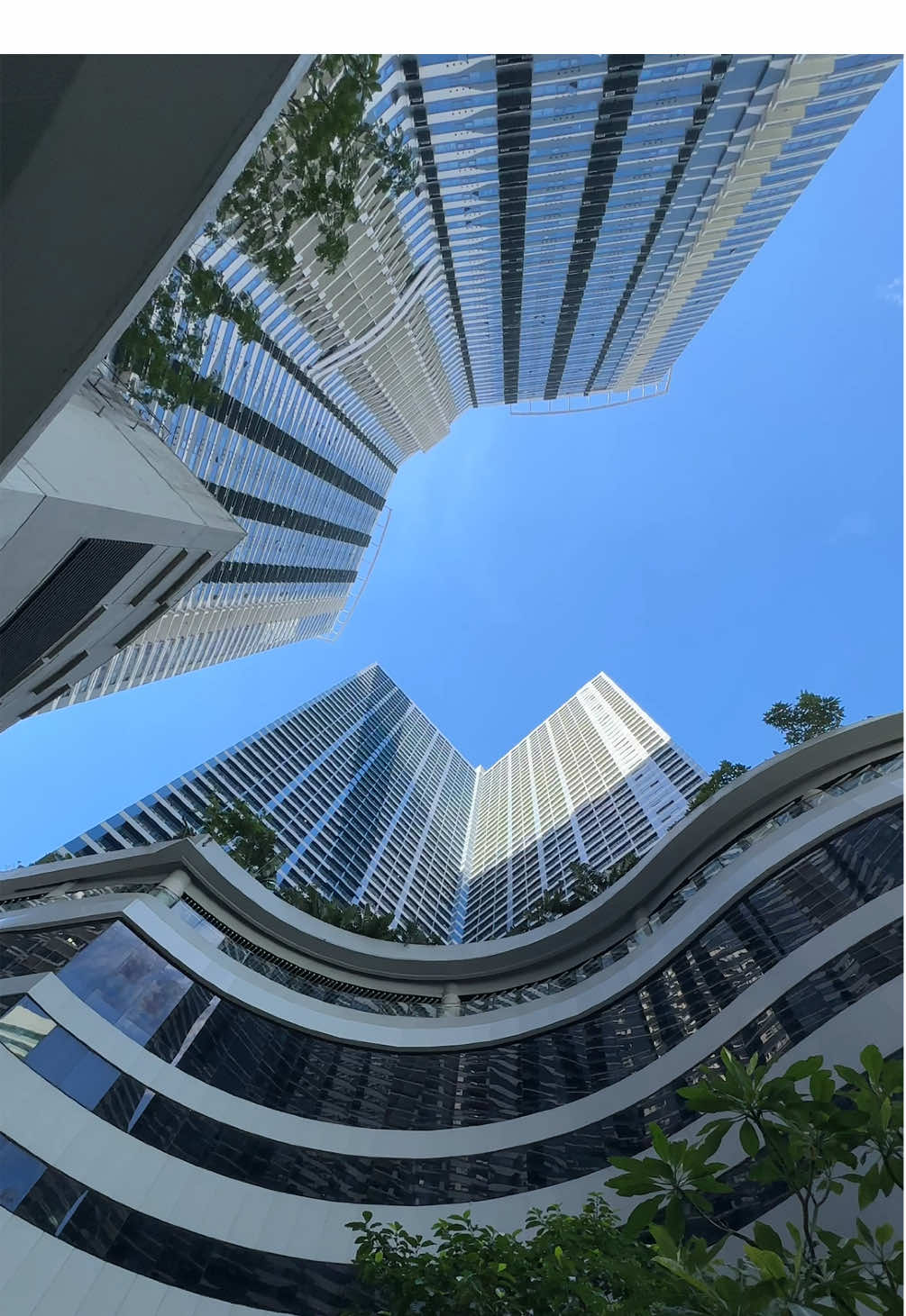 Makati City, Metro Manila, Philippines 🇵🇭 Sunny day ☀️