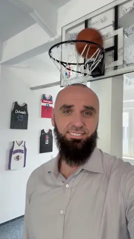 Koniecznie zagłosuj. Ale nie w ciemno! Do zobaczenia 18 maja przy urnach! 🗳️ #Trzaskowski2025 #WygraCałaPolska 