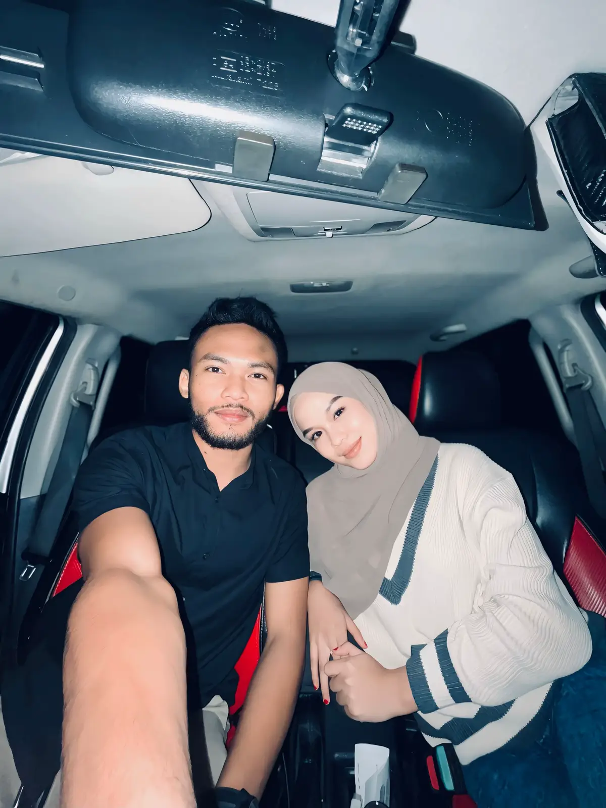 entah bagaimana caraku memberitahumu , kehadiranmu adalah obat dari segala lukaku🤍