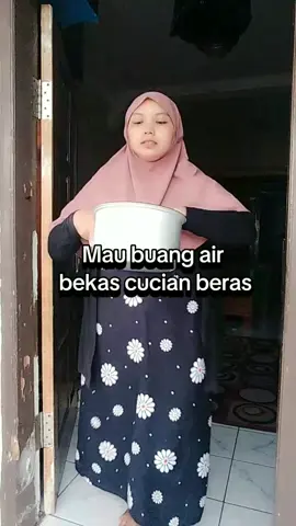 Gagal fokus ragara dilihatin tetangga ganteng🤭 #fypシ゚  #kontenlucu  #kontenhiburan  #hannynjks 