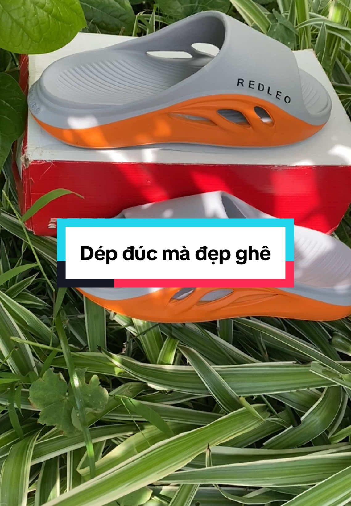 Dép đúc nguyên khối nhưng đẹp  nè #dep #dép #depducnguyenkhoi #depduc #depducredleo #depredleo ##depnam #depnamdep #depnamcaocap #dephottrend #trending #giare #xuhuong #shopmekenn #tiktkshop 