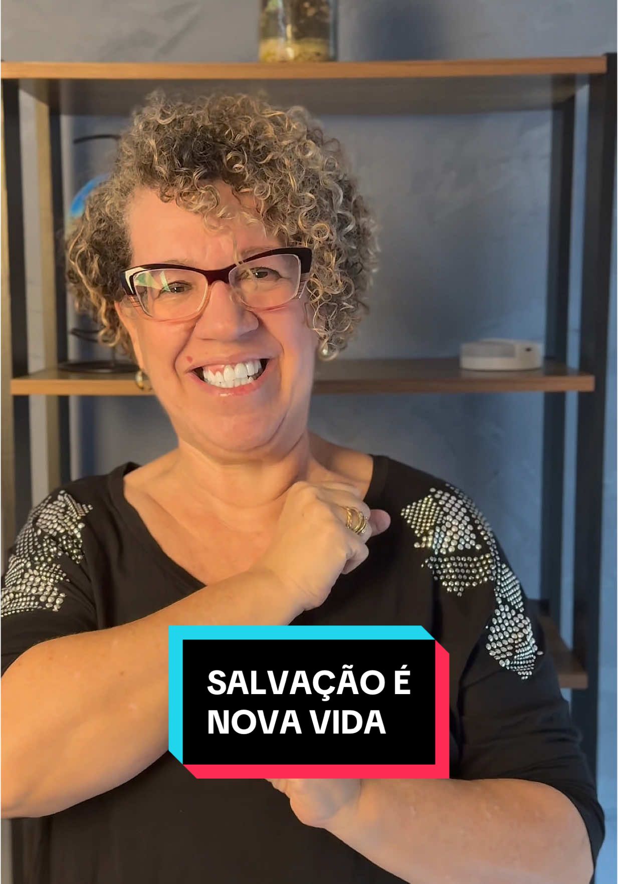 Em Cristo, seu passado não define mais o seu futuro. #docepalavra #salvação #novavida 