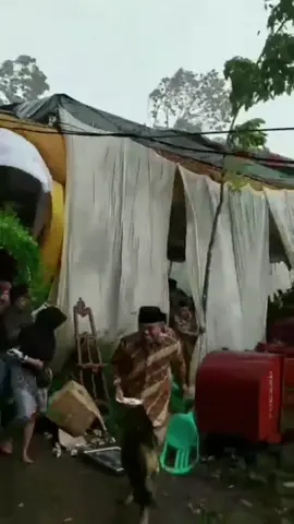 awas hati hati banyak angin kencang di musim hujan seperti ini #hiburan #pengikut #sorotan #jangkauanluas #semuaorang #fyp 