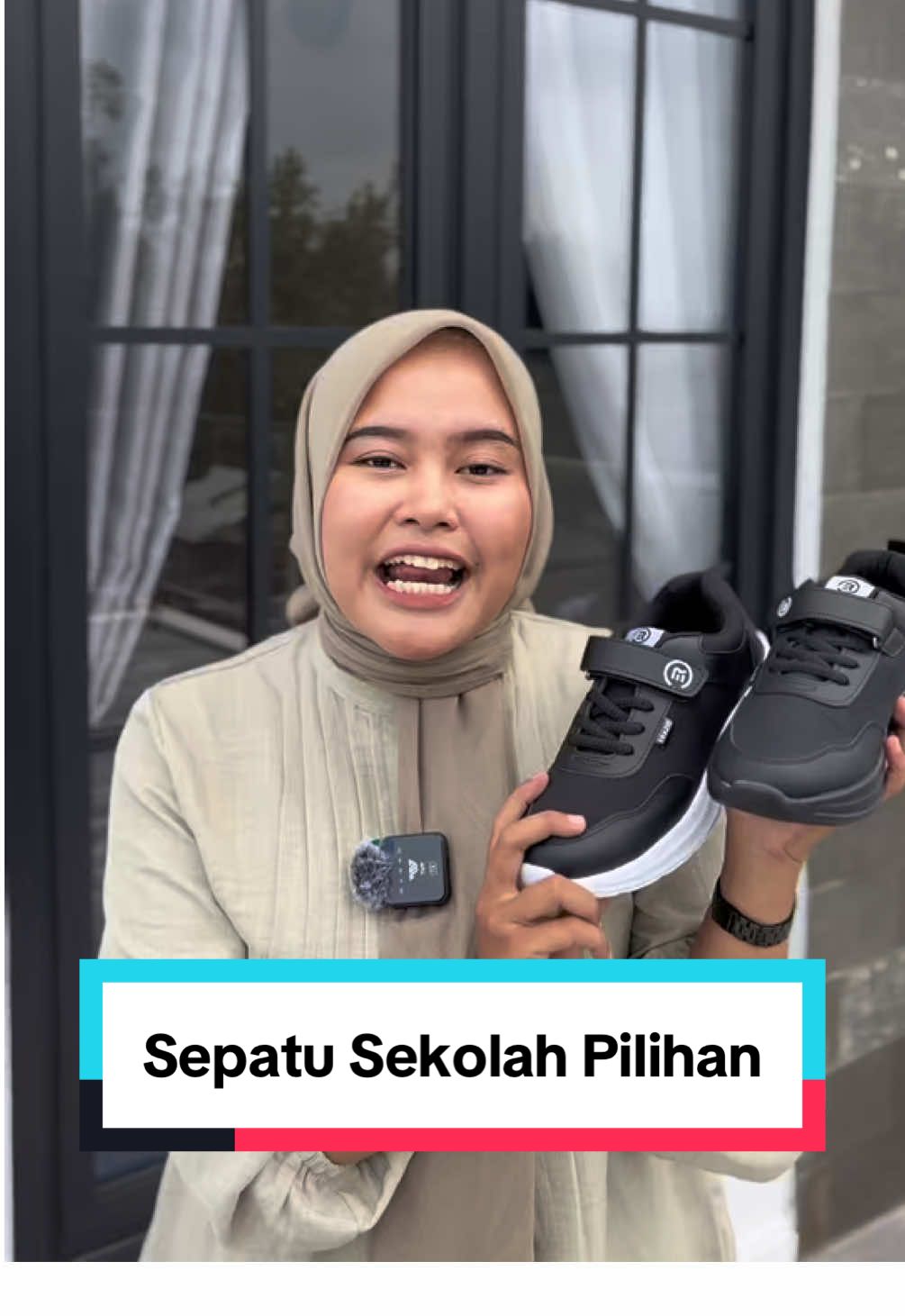 Wajib banget hukumnya punya sepatu sekolah dari erazio footware... kita ada dua pilihan warna , ada yang full hitam sama hitam putih🔥#sepatusekolah #erazio #fyppppppppppppppppppppppp 