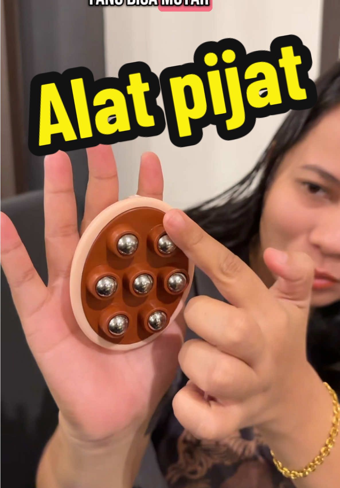 Alat pijet dengan 7 roda putar bisa dibawa kemana mana #alatpijat #alatpijit #alatpijitroda #alatpijatmurah #unietinastore 