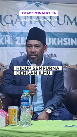🎥 “HIDUP SEMPURNA DENGAN ILMU❗Tanpa Ilmu, Hidupmu Gelap dan Penuh Penyesalan!” --- 📚 Ilmu adalah cahaya, tanpa ilmu hidup akan gelap dan tersesat! Dalam video kali ini, Zein Muchsin Official mengangkat nasihat penting tentang kedudukan ilmu dalam Islam. Banyak orang mengejar kesempurnaan hidup dengan harta, jabatan, dan kekuasaan, tapi lupa bahwa semua itu tidak bernilai tanpa ilmu yang benar. --- 🌟 DALIL TENTANG KEUTAMAAN ILMU 1. Firman Allah ﷻ dalam QS. Al-Mujadilah: 11 يَرْفَعِ اللَّهُ ٱلَّذِينَ ءَامَنُوا۟ مِنكُمْ وَٱلَّذِينَ أُوتُوا۟ ٱلْعِلْمَ دَرَجَـٰتٍۢ ۚ Latin: Yarfa‘illāhul-ladzīna āmanū minkum walladzīna ūtul-‘ilma darajāt Artinya: “Allah akan meninggikan orang-orang yang beriman di antaramu dan orang-orang yang diberi ilmu pengetahuan beberapa derajat.” (QS. Al-Mujadilah: 11) --- 2. Sabda Nabi ﷺ: 
