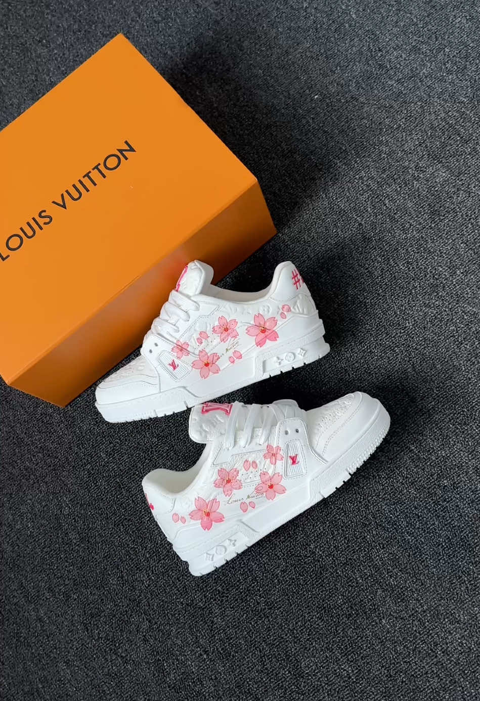🌸Pink & White Lv Trainer Sneaker 🫶🏻#shoestyle #lv #lvtrainers #lvshoes #sneakers #sneakertok #sneakerhead #menfashion #streetwear #luxurylife #streetwearstyle #OOTD #fashiontiktok 