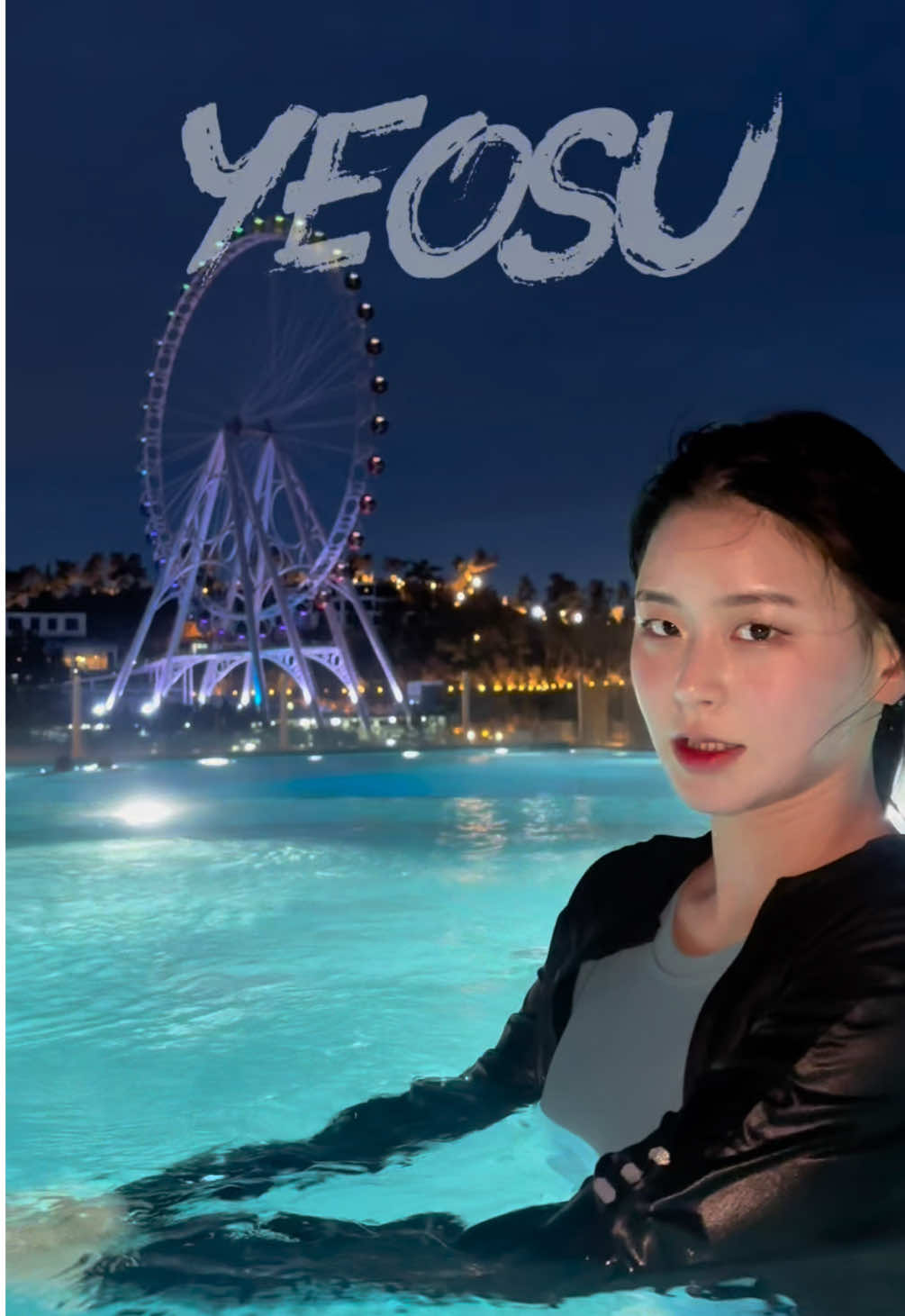 즉흥으로 훌쩍 떠난 여수, 7만원대 숙소공유 #내돈내산 🤍 여수 대관람차 보고 오션뷰카페 라피크까지 🎡 기대 없이 갔다가 마음 꽉 채우고 돌아왔어요💗 ⠀ 평일 7만원대 숙소라고는 믿기지 않을 만큼 미온수 오션뷰 수영장에서 바라본 바다는 말 그대로 힐링 그 자체. ⠀ 밤이 되니 바로 옆 대관람차에 불이 하나씩 켜지고, 수영장 물빛과 어우러져 영화 속 장면처럼 낭만 가득했어요✨ ⠀ 수영장 전세내서 열심히 허우적했읍미다🩵 ⠀ 바로 옆 *오션뷰 카페 ‘라피크’*도 꼭 가세요. 탁 트인 뷰에 여유로움까지, 시간이 멈춘 듯한 기분. ⠀ 배고플 땐 대관람차 앞 식당에서 만원대 게장정식으로 든든하게 한 끼! 게장 퀄리티까지 훌륭해서 진짜 감탄했어요🦀❤️ ⠀ 숙소, 먹거리, 볼거리 어느 하나 빠짐없이 만족스러웠던 #여수여행 즉석으로 떠났지만 마음은 오래 머무를 것 같아요. ⠀ 다음여행은 어디로 가볼까요❔ ⠀ 📍#여수 #하이클래스153 @highclass153 ㄴ 전남 여수시 돌산읍 무술목길 116 ⠀ ⠀ ⠀ ⠀ #여수여행추천 #오션뷰수영장 #여수대관람차 #라피크카페 #여수게장맛집 #즉흥여행 #국내여행 #여행릴스 #여행꿀팁 #여행크리에이터 #여행인플루언서 #여행브이로그 #여수맛집 #간장게장 #여수가볼만한곳 #여수숙소 #여수펜션 #여수카페 #여수맛집투어 #여수풀빌라 #여수맛집추천 #travel #travelreels #yeosu  