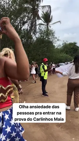 Ao saber que Carlinhos Maia convidaria 7 pessoas que ficam na porta do Rancho, os fás fizeram até orações 