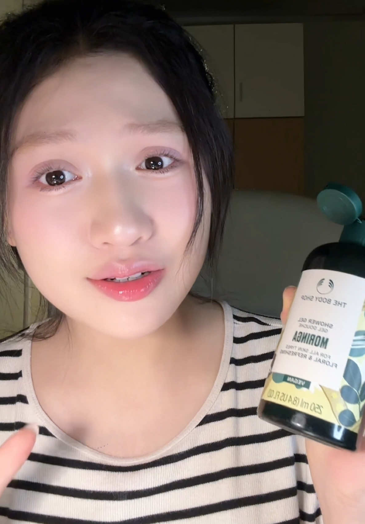 Các bác thử sữa tắm nhà The body shop chưaaa? Thơmm lắmm í 🌿🌿  #thebodyshopvietnam #vegan #moringa #hoachumngay #suatam #byscom ##tangdoncungVXP #toiuuGMVMax