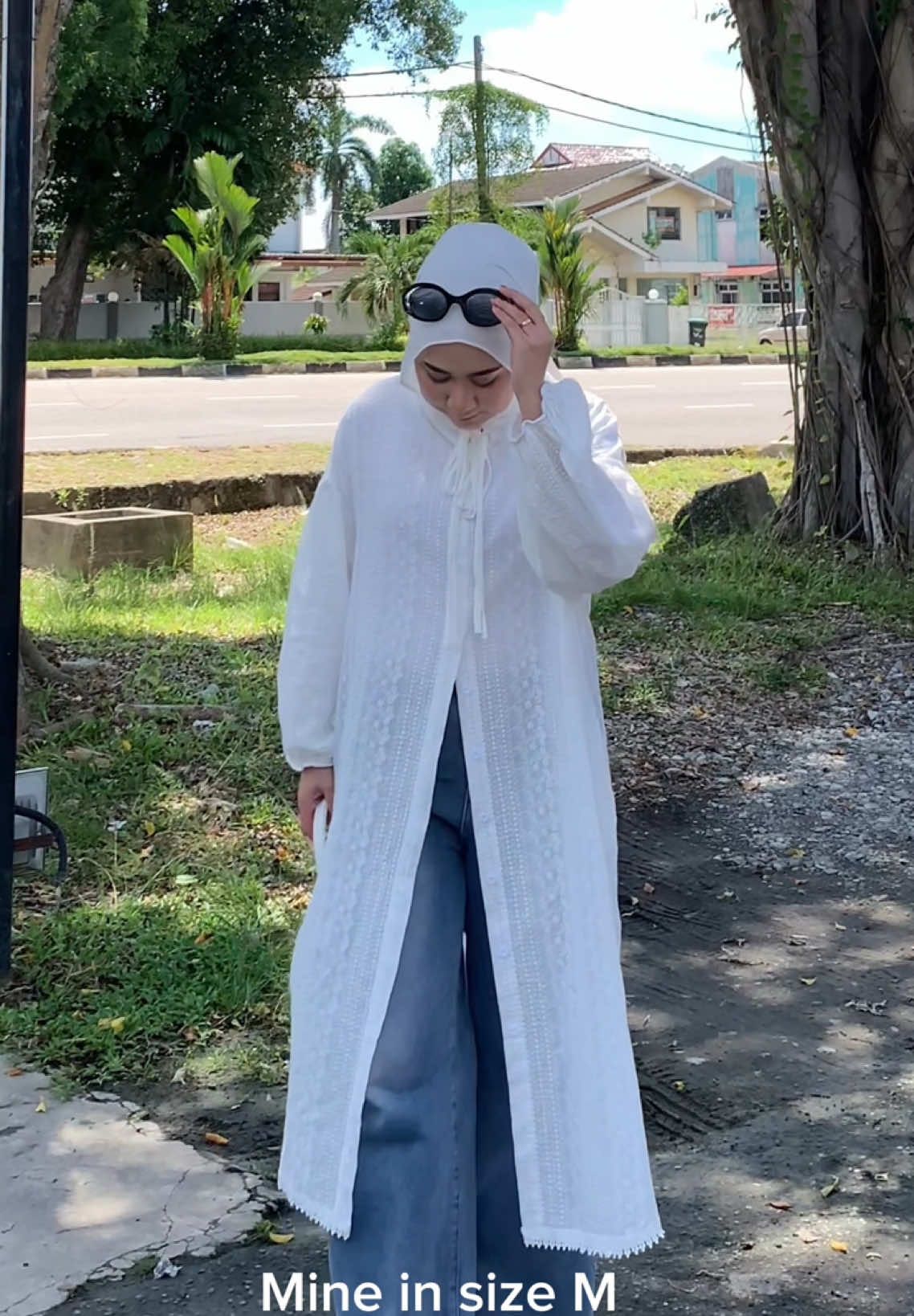 I amik size m ya, tapi s dah muat tau sebab baggy! comel gila wajib grab #fyp #fypage #shirt #blouse 