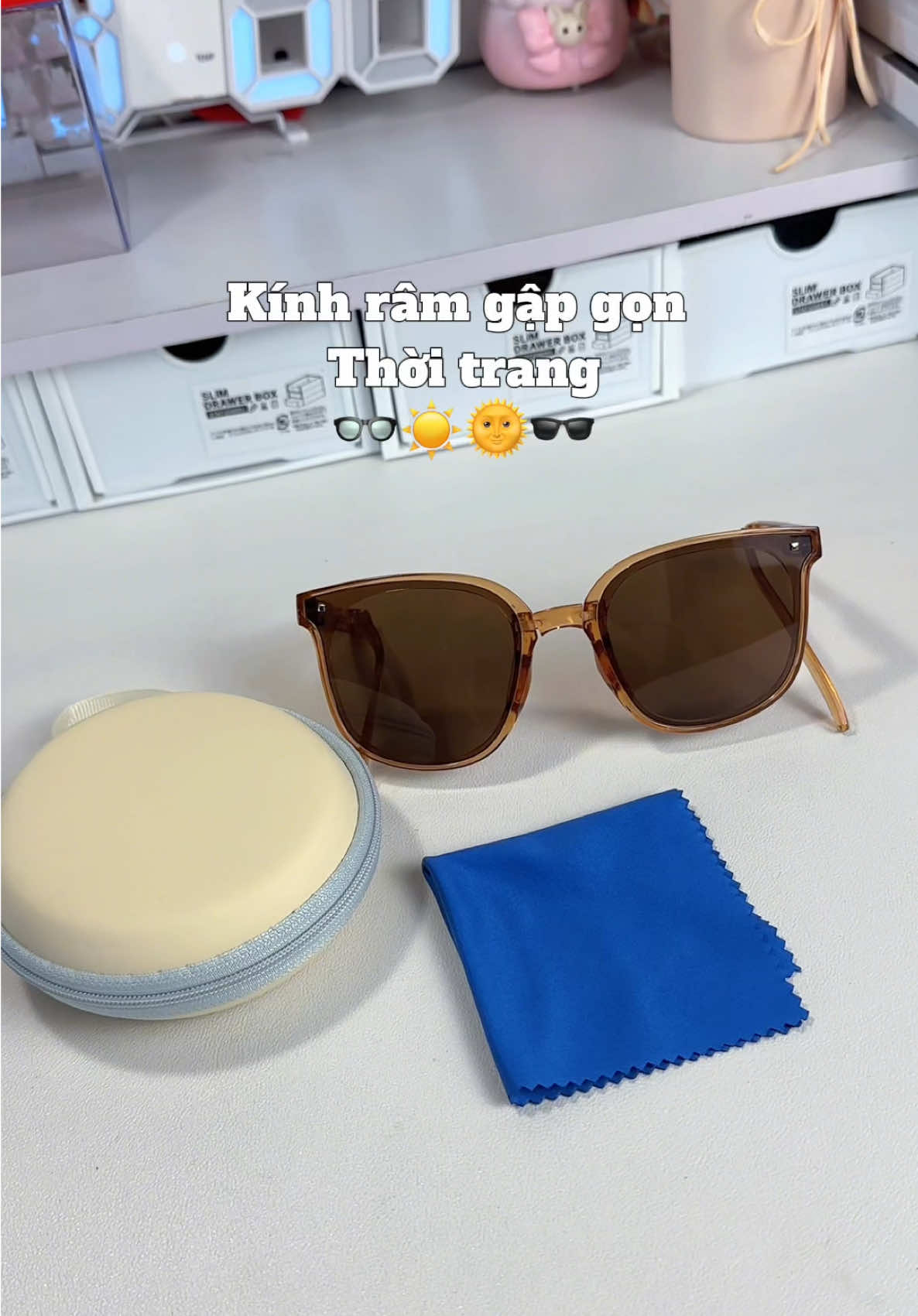 Kính gập nhỏ gọn siêu tiện lợi. Ra ngoài mùa này phải có em nó nha #kinhram #kinhramnu #kinhramgapgon #videoviral #muataitiktok #meoriviu636 #review #fyp #xh #thoitrang #phukienthoitrang 