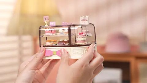 🎂 NEW LAUNCH: Rolife Tasty Cake Shop DIY Miniature | ✨ Bake Joy, Not Calories! 🎂 When life feels stale… whisk yourself into a sugar-coated therapy session! 🧁💖 From dollhouse-sized cupcakes to TWO-TIERED DREAM CAKES – your mini bakery empire starts here! 🍰 Sweet Perks: ✨ Sprinkle Happiness: Pipe pastel frosting. Real skills, zero oven burns! 🔥 ✨ Double the Delight: Craft bite-sized treats or go full princess-mode with a towering cake – satisfaction guaranteed! 👑 #Rolife #TastyCakeShop #DIYMiniatures #ClayCraftMagic #MiniBakery #SweetTherapy #CakeArtists #TinyJoy #MiniatureLovers #newarrivals #diyideas #diyhomedecor #diyprojects #rolifesupercreator #miniaturehouse #miniature #tinyhouse #miniatures #rolifediy #miniatureworld #diy #supercreator