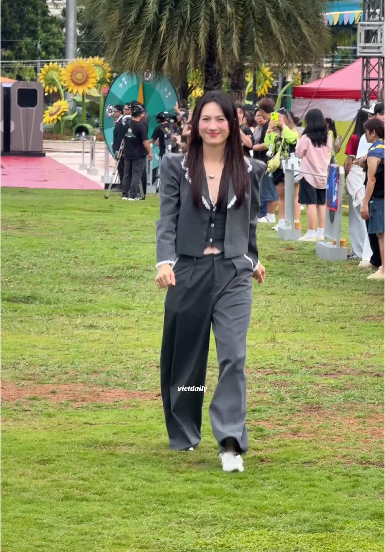 Phương Anh Đào đẹp ngất ngây trên thảm cỏ Đấu trường gia tốc #dautruonggiatoc #vietdaily #vietdailylife #crisphan #hurrykng #hieuthuhai #negav #phuonganhdao 