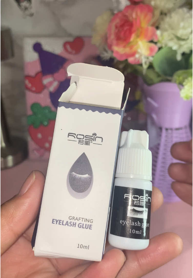 Achieve flawless lash extensions in record time with our 10ml Grafting Eyelashes Glue! Fast-drying in just 1 second, it’s perfect for salon pros who value speed and precision. Strong hold, low fumes — your go-to glue for stunning, long-lasting lashes. #EyelashGlue #LashExtensionGlue #FastDryLashGlue #GraftingLashes #SalonLashes #LashTechTools #LashExtensions #MakeupSalonSupplies #LashGluePro #BeautyTools