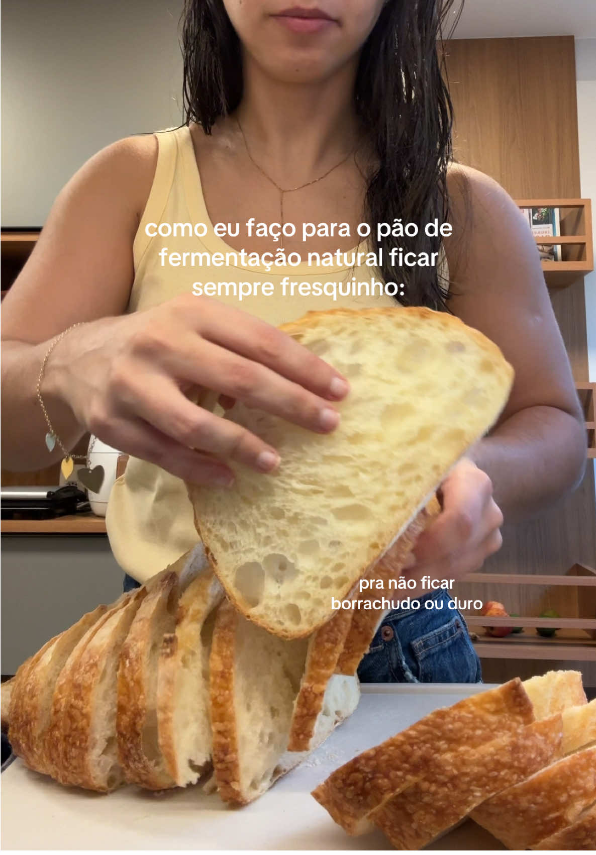 Como eu sempre tenhi pão fresquinho em casa! Já faziam dessa forma?  #utilidadepublica #dicadecasa #paodefermentacaonatural 