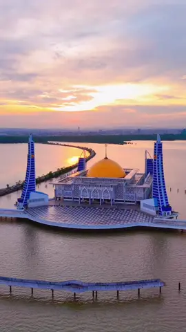 Masjid 🕌 Al Alam Kota Kendari, Sulawesi Tenggara ✨💫 #wonderfulindonesia #masjid #wisata #religi #azan #kendari #sulawesitenggara #indonesia #🇮🇩 