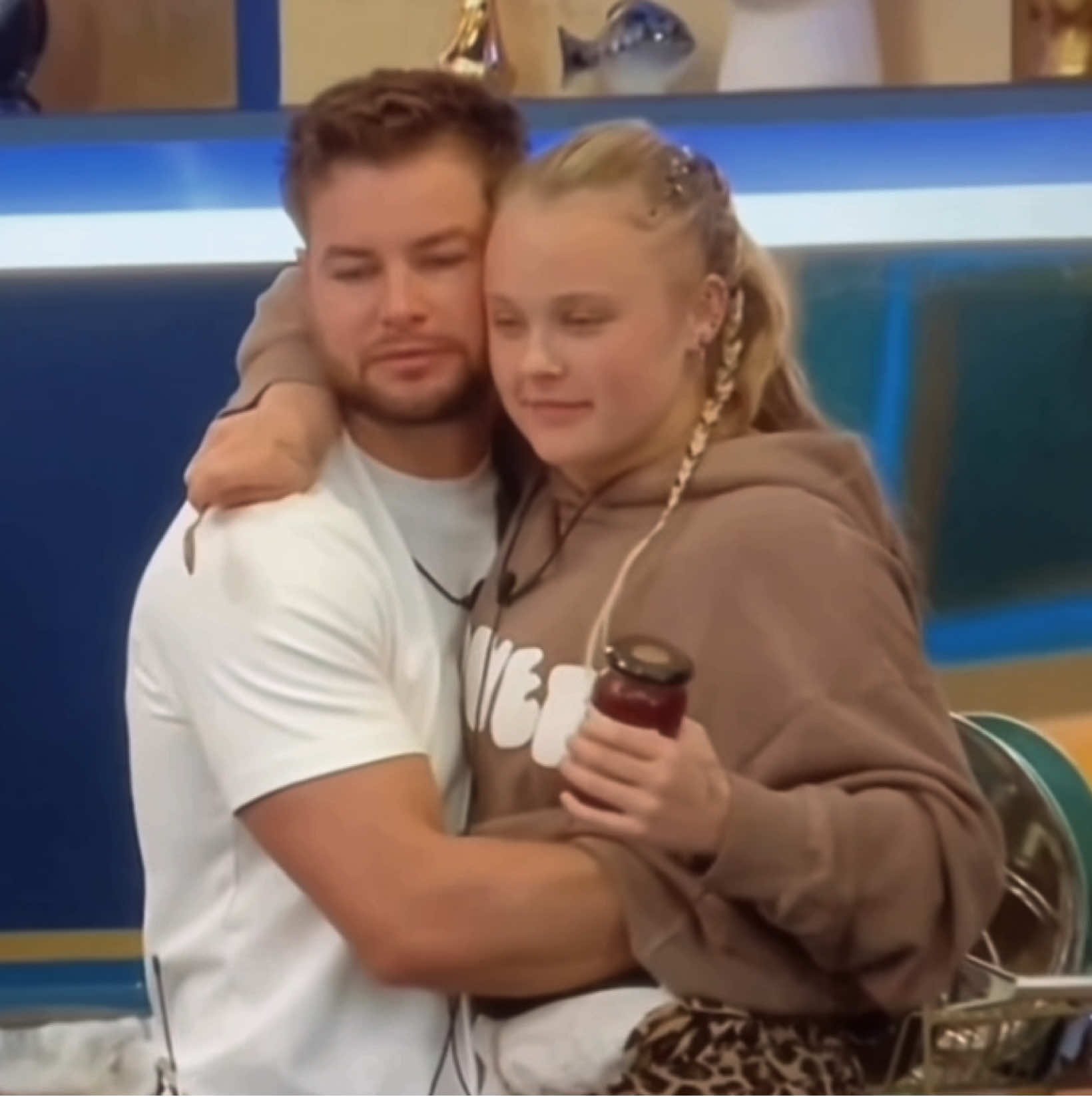 “I guess when you’re here, in England you can stay with Chris”   #ChrisHughes #CBBUK #JoJoSiwa #BigBrother 