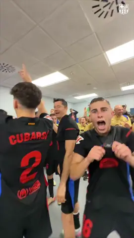 ¡ASÍ FESTEJÓ EL CAMPEÓN! 🏆🇪🇸 ⚽️ Barcelona ganó #LaLigaEnDSPORTS número 28 de su historia y así se vivió en el camarín la celebración de los jugadores. 📹 FCB #TikTokDeportes #Fútbol