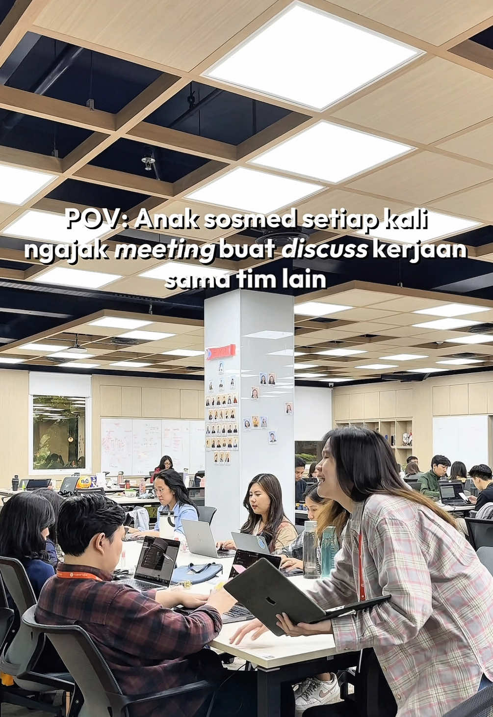 Astaga dit, mimin cuma mau ajak ngobrol, bukan nyuruh joget TikTok 😭🙏 Coba absen di komen yang relate!	 #ruparupa #OmniChannel #SelaluAda #DitTolonginDit #AnakSosmed #KorporatLife #fyp 