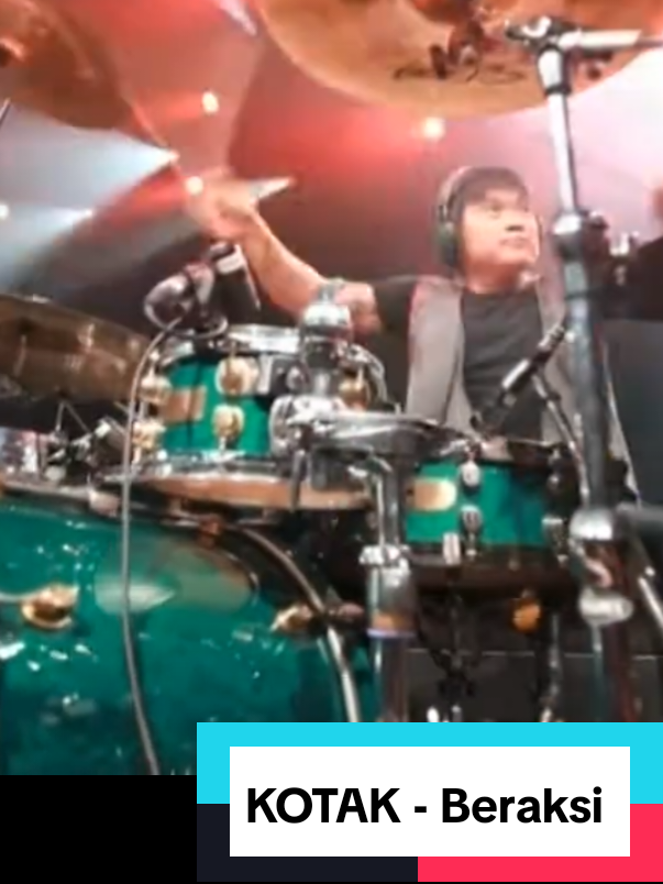 KOTAK Jaman dulu tapi gak dulu banget karena Vokalisnya sudah Tantri dan Bassisnya udah Cua KOTAK - Beraksi ‎#rockers #rock #live #show #song #indonesia #rockindonesia #rockstage #rocklive #penggemar #music #musik #fyp #viral #jamrud #slank #boomerang #godbless #ntrl #logzhelebour #musicastudio #aquariusmusicindo #bandindie #rockindie #drummer #gitaris #guitaris #bass #bassis  ‎