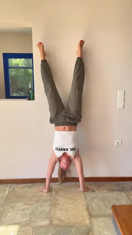 Wait for it 🤣🔉 how did I even manage that hahaha!!! 💨 #fart #farted #farts #farting #handstand #acrobatics #hilarious 