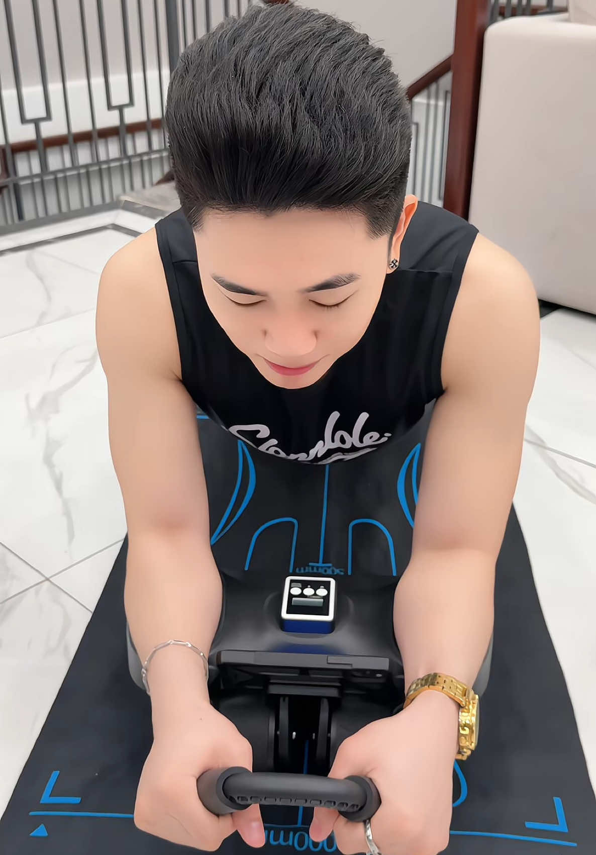 CON LĂN TẬP BỤNG 4 Bánh THẾ HỆ