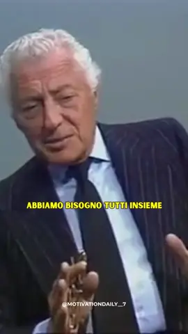 Gianni agnelli, nella sua intervista rilasciata a Enzo Biagi, ci parla delle tre regole che ci sono all’interno della fiat. Tutti e tre ci trasmettono quello che è il senso della vita. Non ascoltare le opinioni altrui, ma non vantarsi di ciò che si riesce a fare, rimanendo sempre umili. Il tutto condito sempre però da sani valori etici e umani, mantenendo professionalità nel lavoro e obiettivi comuni. Riesci a rispecchiarti in questi tre valori nel tuo lavoro? 🤔💼 📎 Salva questo reel per ascoltare le parole di Agnelli che ancora oggi fanno riflettere. #motivationdaily #credere #sogno #perseveranza #crescitapersonale #GiovanniAgnelli