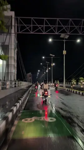 Kota Kediri x Mangu x Hujan #kotakediri #katakata #mentahanvideo #vibeshujan #mangu #candu #fyp #jembatanbrawijayakediri 